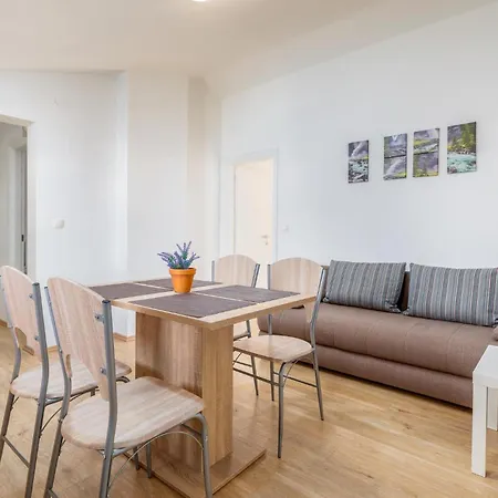 Apartmán 2 Bedroom Gorgeous In